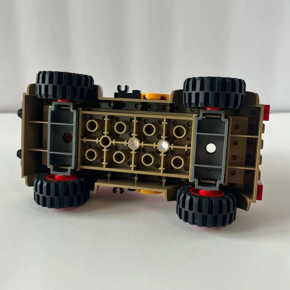 LEGO Jurassic World Off-Road Truck Vehicle Tan Red Jeep‎ Jurassic Park Logo 5.5